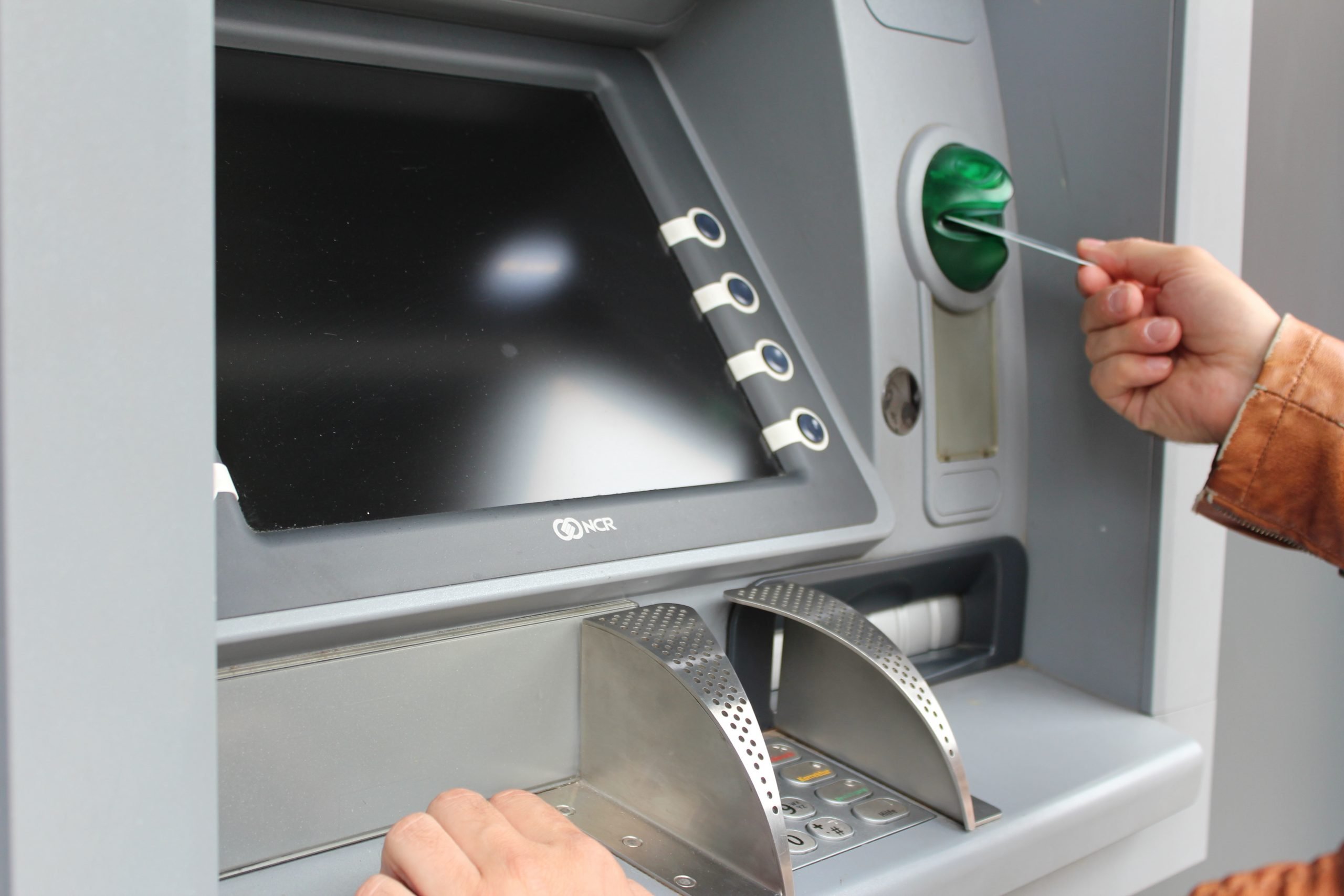 Cash machine robbery warning in Spain after thief strikes six times to steal over €5k