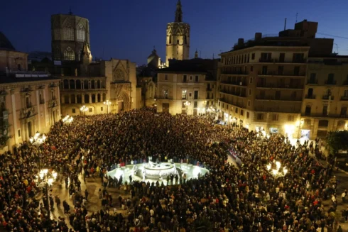 Families of Valencia flood disaster victims join thousands in new protest against president Carlos Mazon