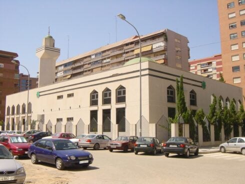 Agitated man with knife 'restrained' by police after Valencia mosque attack 'ordered by Allah'