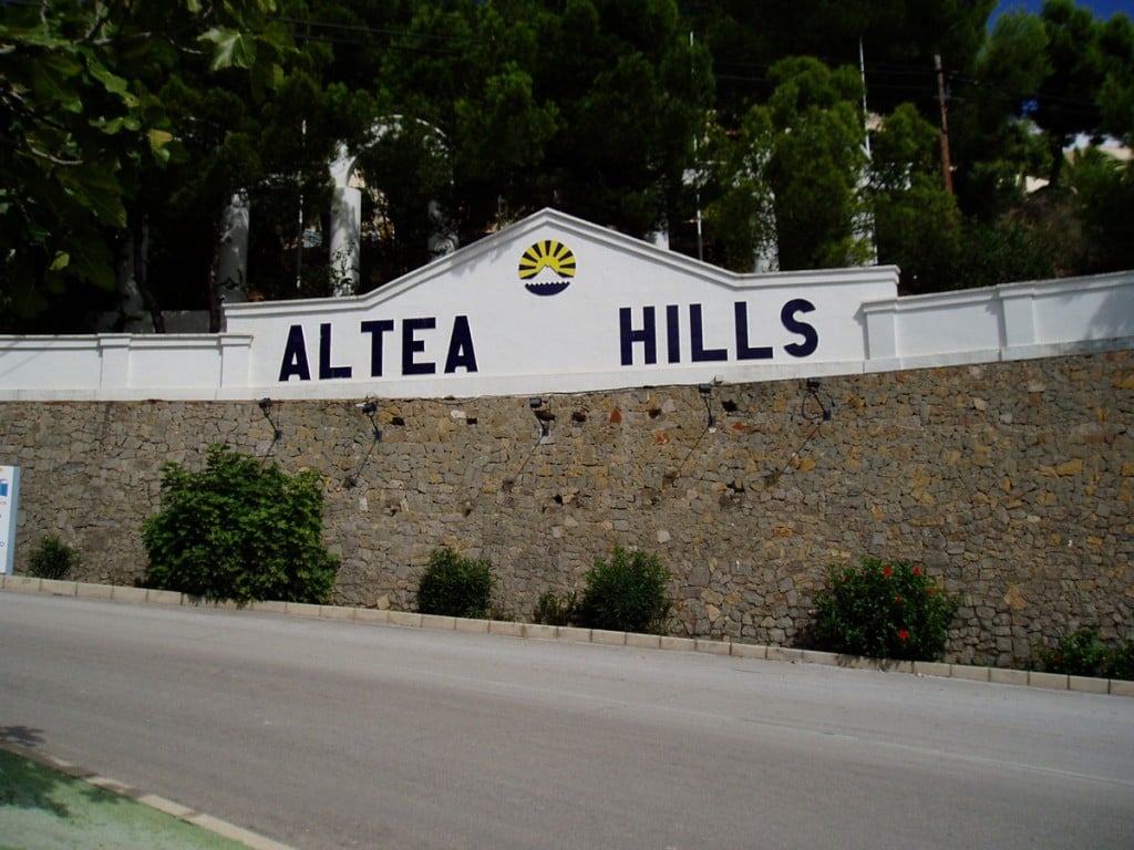 Russian oligarch who spent time in '10 European prisons' has been squatting for years on luxurious Costa Blanca estate
