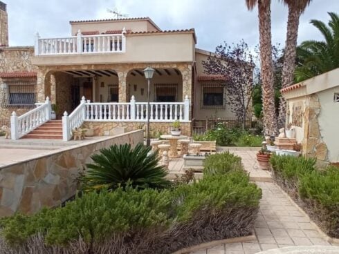 4 bedroom Villa for sale in Elche / Elx with pool garage - € 459