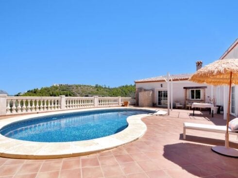 3 bedroom Villa for sale in Orba with pool garage - € 490