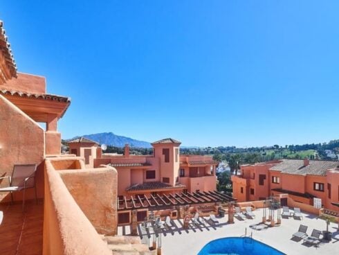 2 bedroom Apartment for sale in Benahavis with pool - € 335