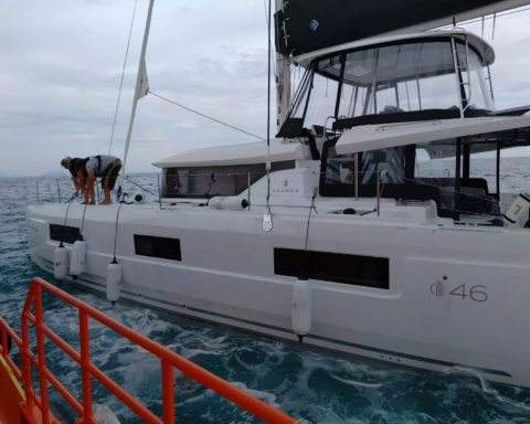British crew survive lightning strike on their yacht anchored off the Costa Blanca